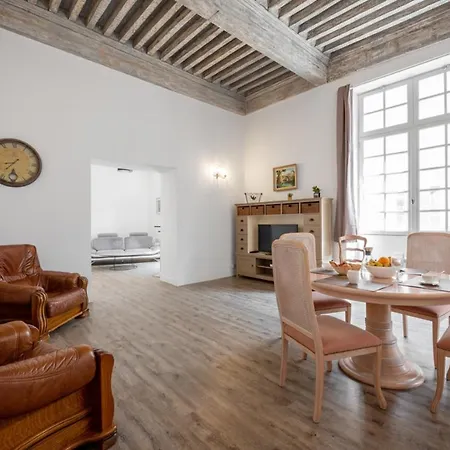 Apartman Bright Spacious Well-equipped