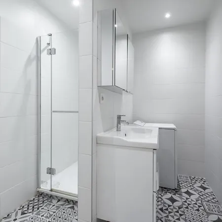 Bright Spacious Well-equipped Apartman *