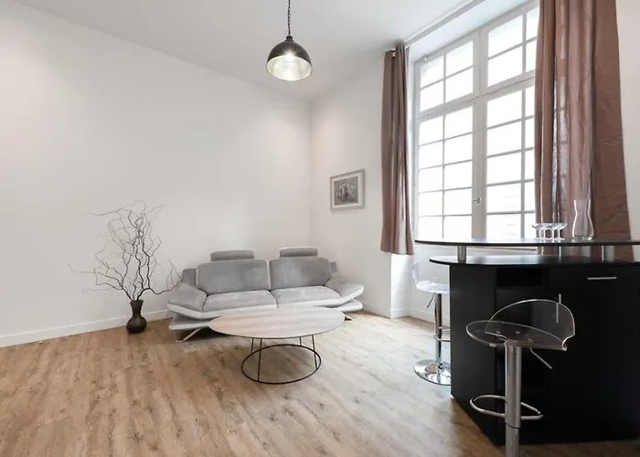 Bright Spacious Well-equipped شقة قرقشونه