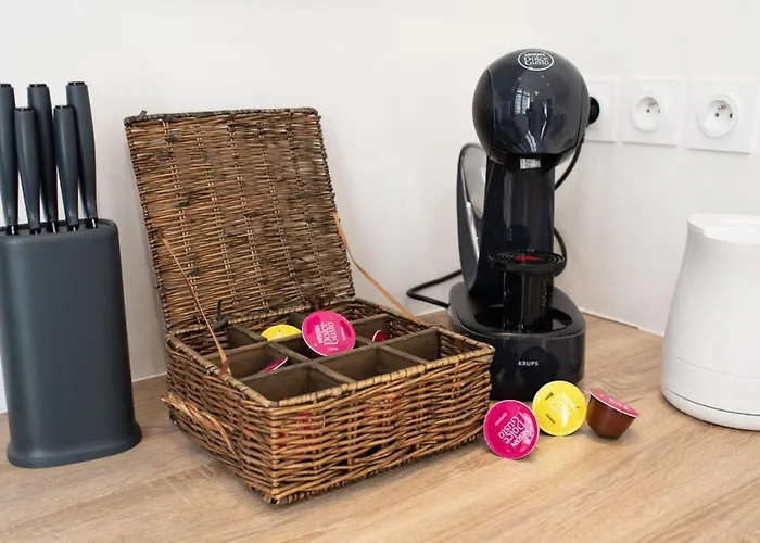 Bright Spacious Well-equipped قرقشونه