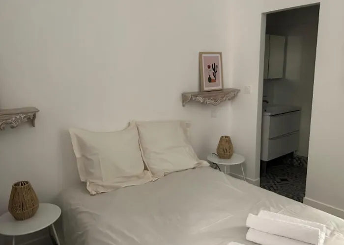 شقة Bright Spacious Well-equipped قرقشونه